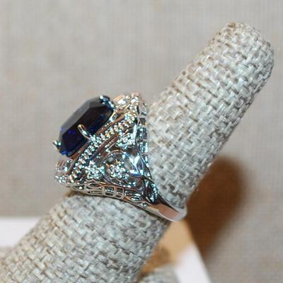 Size 7 Marked .925 Large DEEP BLUE Rectangle Stone Ring on a Silver Open-Grid Band (5.2g)