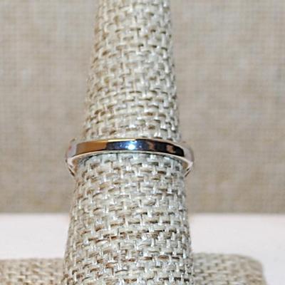 Size 7 Marked .925 Large DEEP BLUE Rectangle Stone Ring on a Silver Open-Grid Band (5.2g)