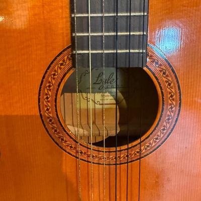 Lyle Classical Guitar Standard Body Beginner Level Spain Made
