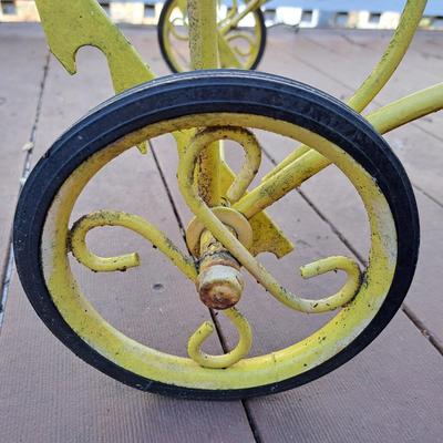 Vintage Parakeet Yellow Metal Chaise (P-SD)