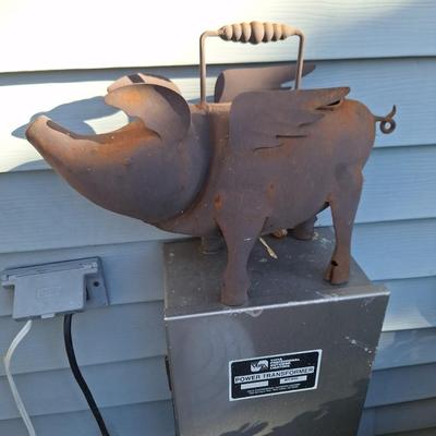 Pig scultpure