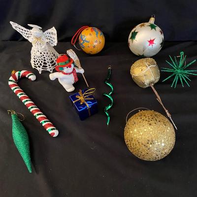 Vast Variety of Christmas Decor and More (S-BM)