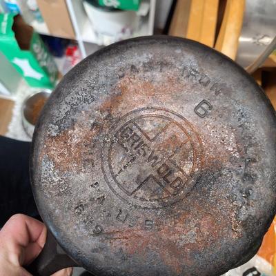2 Cast iron Pans