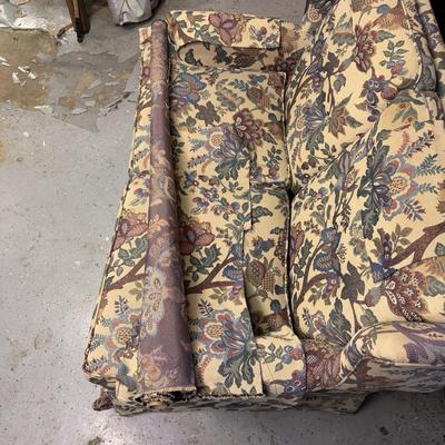 Floral Upholstered Loveseat w/ Accessories (B1-DZ)