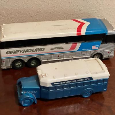 2 greyhound bus toys