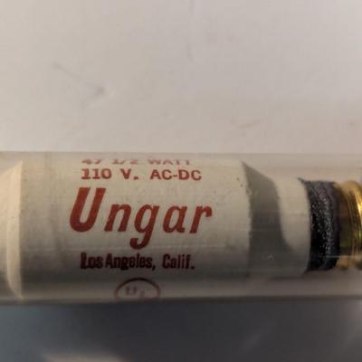 Vintage O Cedar Polish Vintage Dutch Boy Metal Painter Figure American White Cross Adhesive Ungar Element