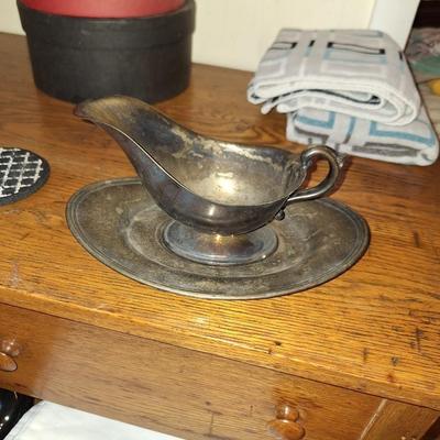 Silverplate Gravy Boat w/ underplate