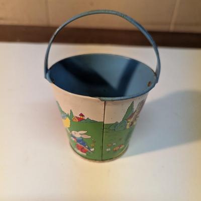 Vintage Fairytale Three Little Pigs Tin Sand Bucket
