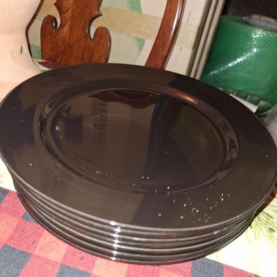 8 Black plates