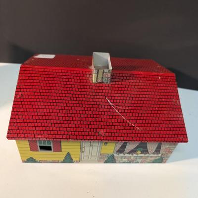 Skyline Train Building & 3/16" Scale Tracks