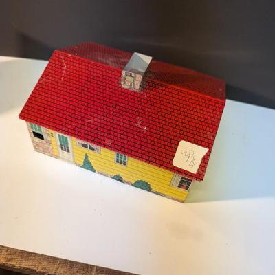 Skyline Train Building & 3/16" Scale Tracks