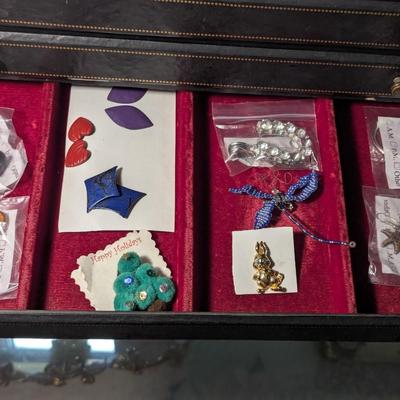 Assortment Of Jewelry (See all pictures)