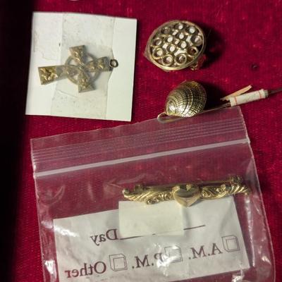 Assortment Of Jewelry (See all pictures)