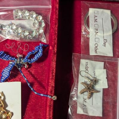 Assortment Of Jewelry (See all pictures)