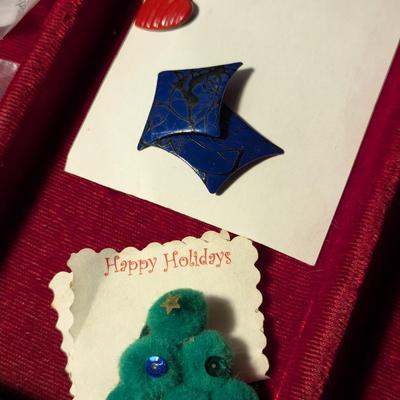Assortment Of Jewelry (See all pictures)