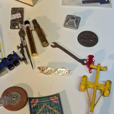 Antique Collector Items Fighting Gamecocks Coin
