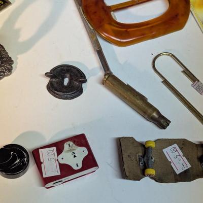 Antique Collector Items Fighting Gamecocks Coin