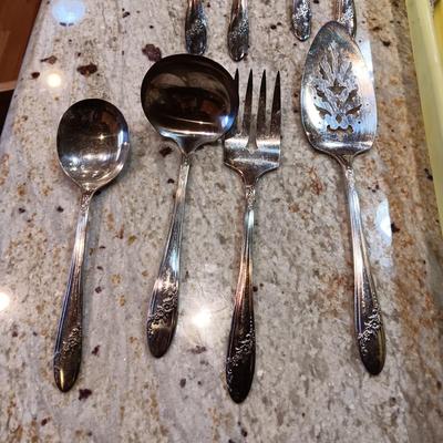 ONEIDA FLATWARE 7 PLACE SETTING WITH SERVING UTENSILS