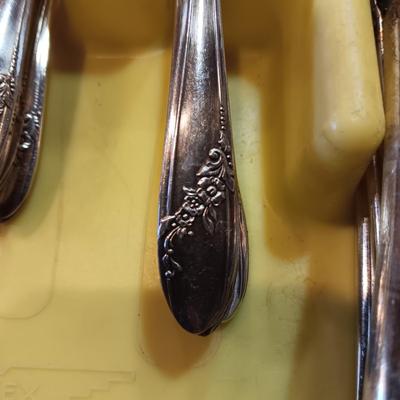 ONEIDA FLATWARE 7 PLACE SETTING WITH SERVING UTENSILS