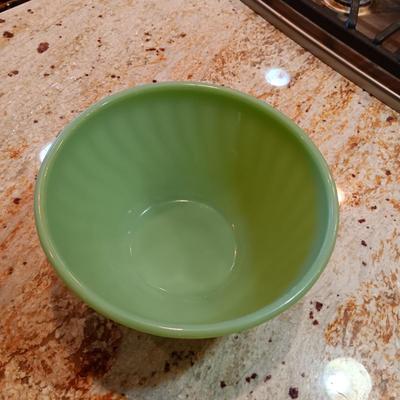 8" FIRE KING JADEITE SWIRL BOWL