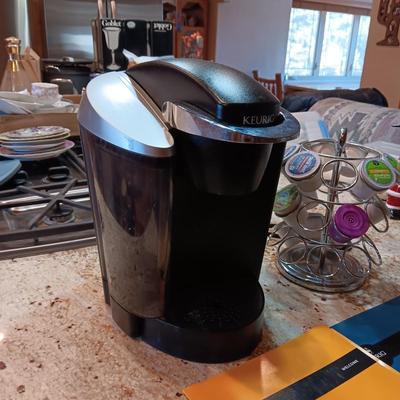 GENTLY USED KEURIG COFFEE MAKER PLUS ROTATING POD HOLDER