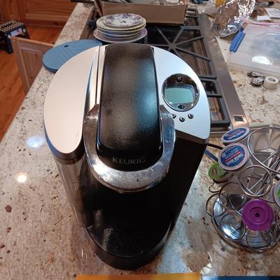 GENTLY USED KEURIG COFFEE MAKER PLUS ROTATING POD HOLDER