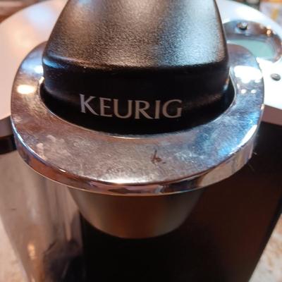 GENTLY USED KEURIG COFFEE MAKER PLUS ROTATING POD HOLDER