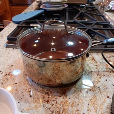NUWAVE INDUCTION COOKTOP AND SAUCEPAN PLUS A CORNING WARE CASSEROLE DISH