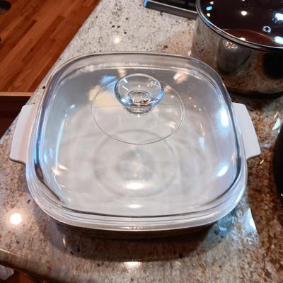 NUWAVE INDUCTION COOKTOP AND SAUCEPAN PLUS A CORNING WARE CASSEROLE DISH