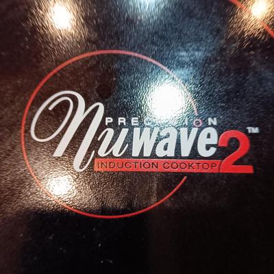 NUWAVE INDUCTION COOKTOP AND SAUCEPAN PLUS A CORNING WARE CASSEROLE DISH