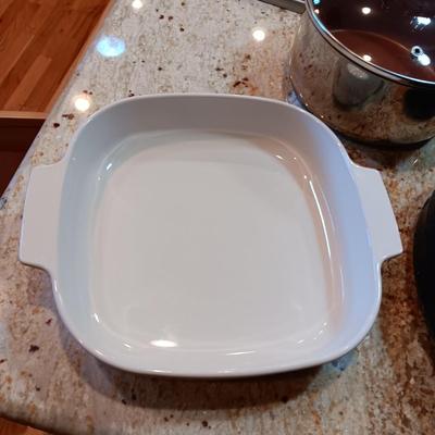 NUWAVE INDUCTION COOKTOP AND SAUCEPAN PLUS A CORNING WARE CASSEROLE DISH