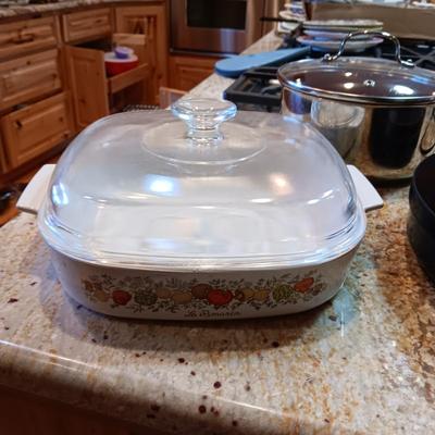 NUWAVE INDUCTION COOKTOP AND SAUCEPAN PLUS A CORNING WARE CASSEROLE DISH
