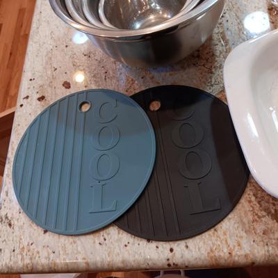 STAINLESS STEEL NESTING BOWLS, CORNING WARE PAN, SALT/PEPPER MILLS AND POT HOLDERS