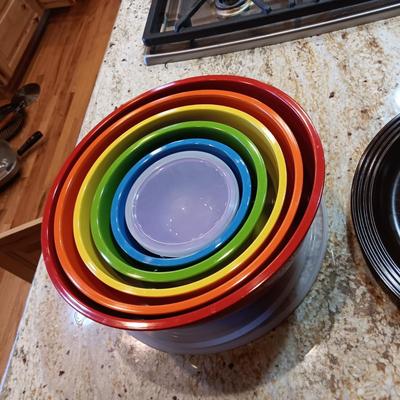 COLORFUL HARD PLASTIC NESTING BOWLS, BROWN PLATTER & CREAM/SUGAR SET