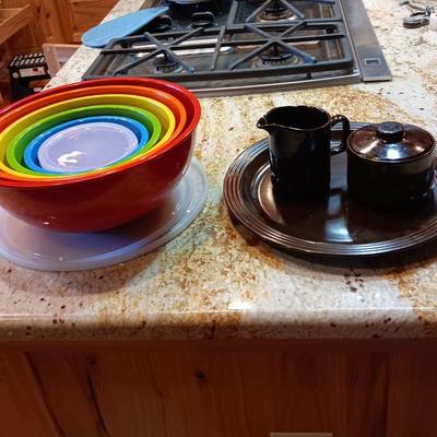 COLORFUL HARD PLASTIC NESTING BOWLS, BROWN PLATTER & CREAM/SUGAR SET