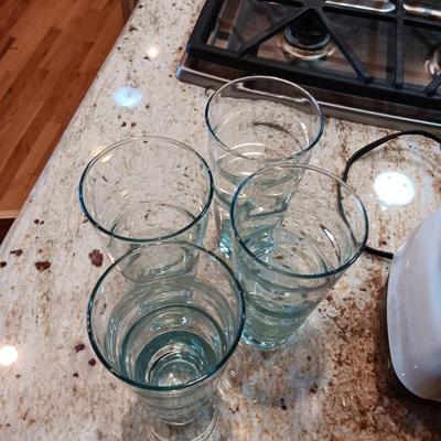 JUICIT ELECTRIC JUICER, GLASS MANUAL JUICER AND 4 GLASS TUMBLERS