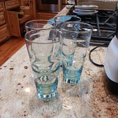 JUICIT ELECTRIC JUICER, GLASS MANUAL JUICER AND 4 GLASS TUMBLERS