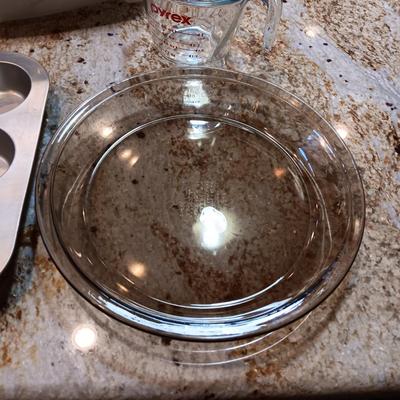 ELECTRIC MIXER AND BAKEWARE