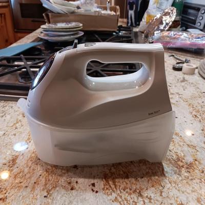 ELECTRIC MIXER AND BAKEWARE