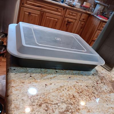 ELECTRIC MIXER AND BAKEWARE