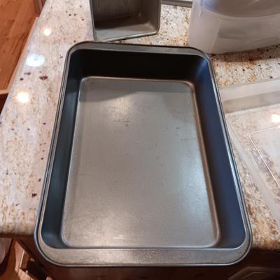 ELECTRIC MIXER AND BAKEWARE