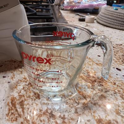 ELECTRIC MIXER AND BAKEWARE