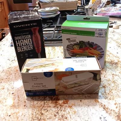 4 BLADE GRATER SET, IMMERSION HAND BLENDER & A STEAMER BASKET