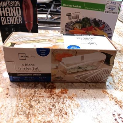 4 BLADE GRATER SET, IMMERSION HAND BLENDER & A STEAMER BASKET