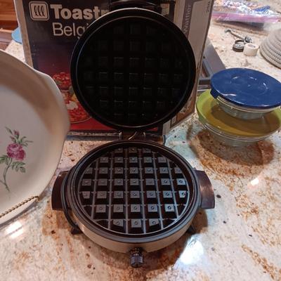 WAFFLE MAKER, 3 BOWLS AND A PLATTER