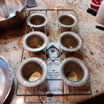 A VARIETY OF BAKEWARE