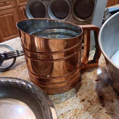 A VARIETY OF BAKEWARE
