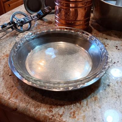 A VARIETY OF BAKEWARE