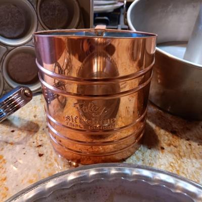 A VARIETY OF BAKEWARE