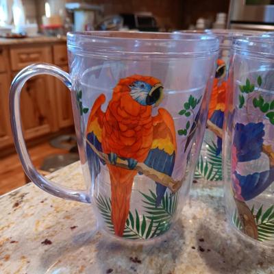 OSTERIZER BLENDER, 8 PLASTIC GLASSES AND 8 SMOOTHIE GLASSES